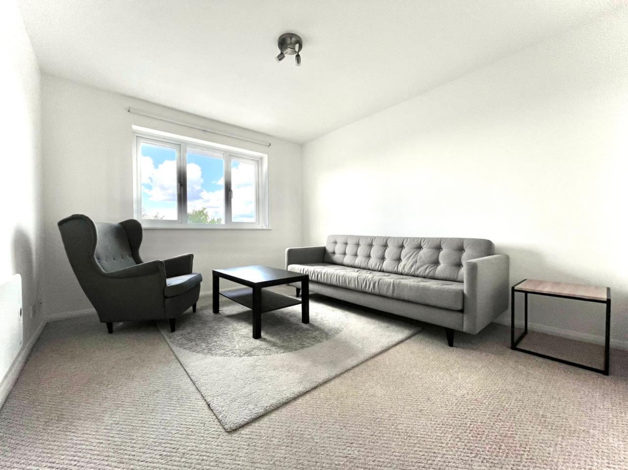Flat Goodmayes Road in Greater London