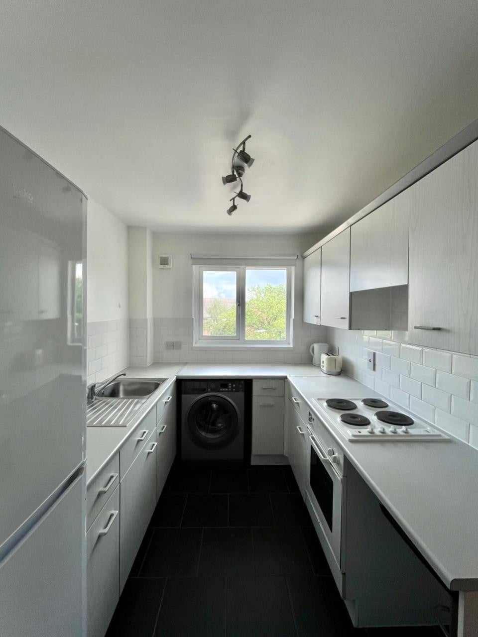 Flat Goodmayes Road in Greater London