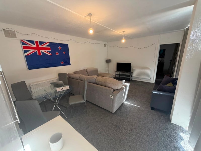 Room Clarence Avenue in Greater London