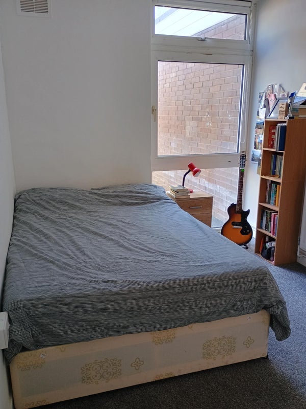 Room Clarence Avenue in Greater London