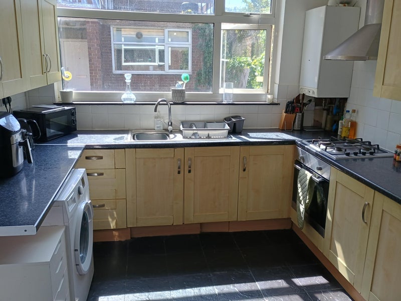 Room Clarence Avenue in Greater London