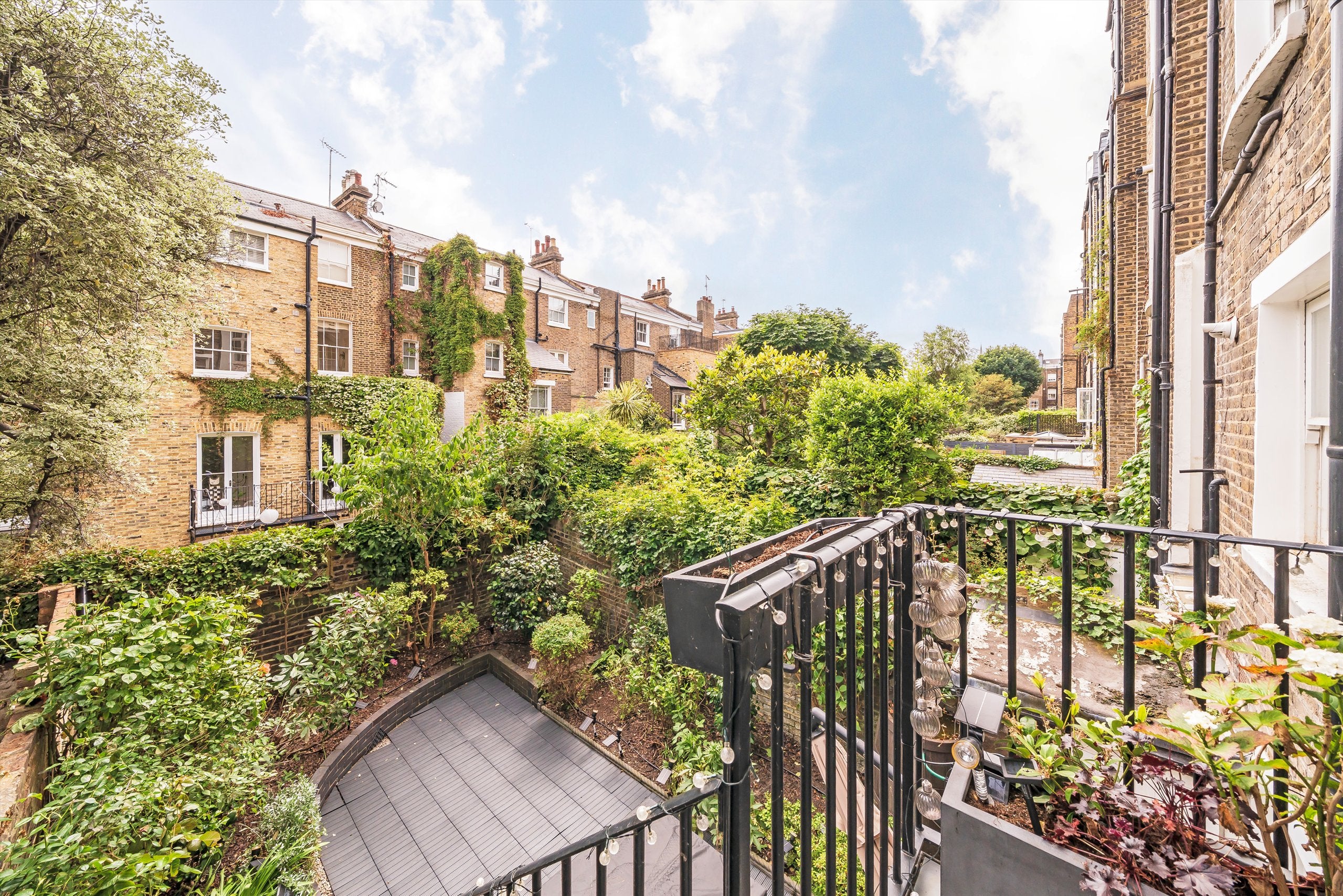 Flat Kensington Church Street in Greater London