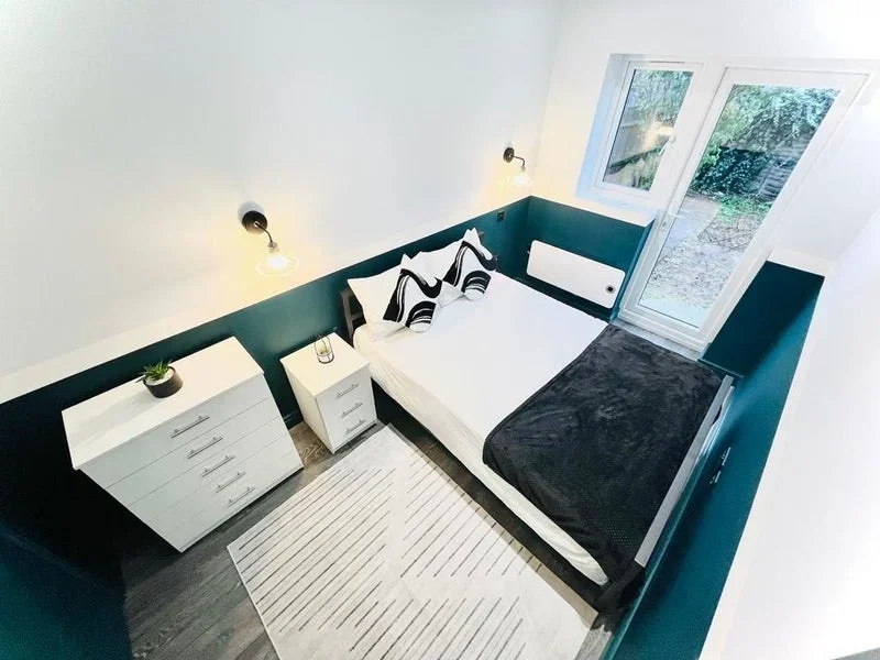 Room Downton Avenue in Greater London
