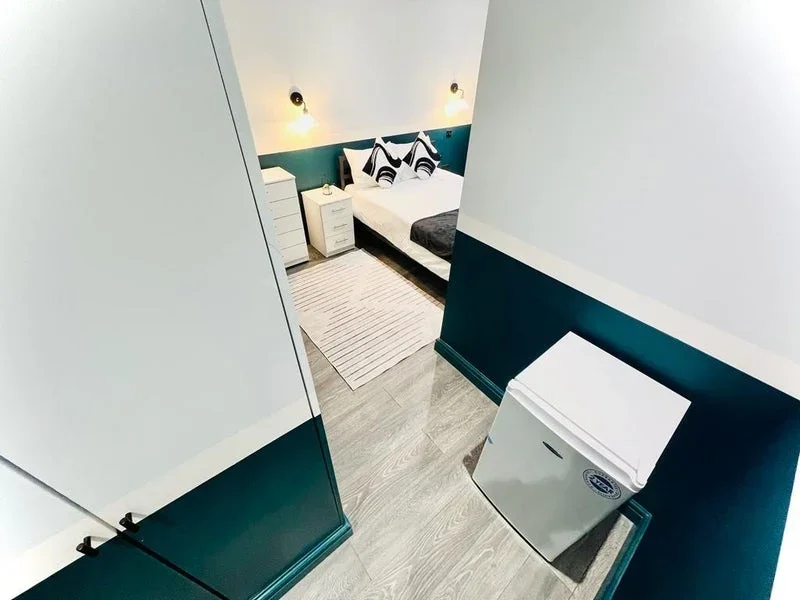Room Downton Avenue in Greater London