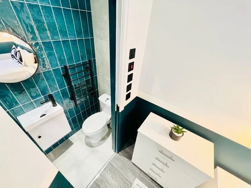Room Downton Avenue in Greater London