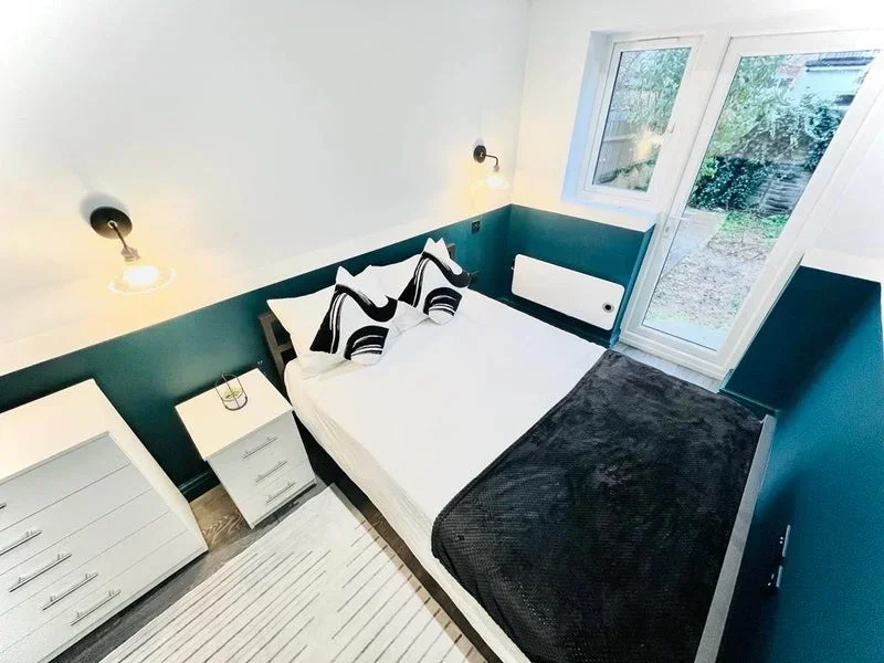 Room Downton Avenue in Greater London