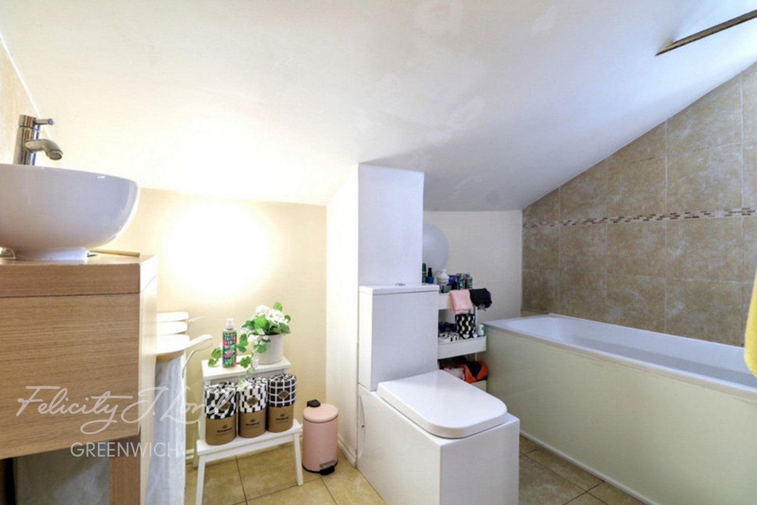 Flat Westcombe Hill in Greater London