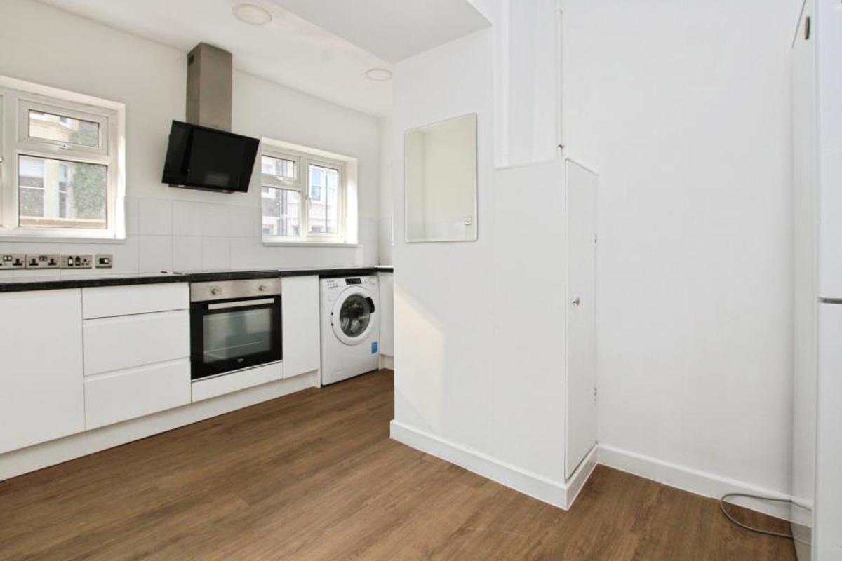 Flat Southfield Road in Bristol