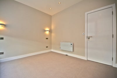 Flat London Road in Bracknell