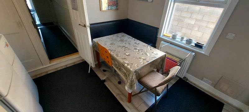 Room Wexham Road in Slough