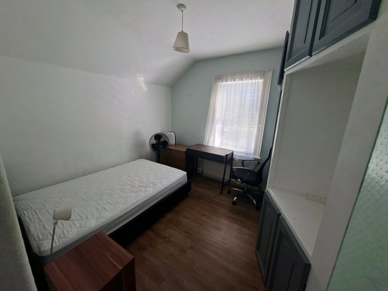 Room Wexham Road in Slough