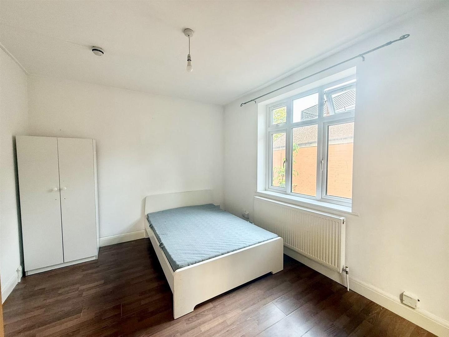 Room East Lane in Greater London