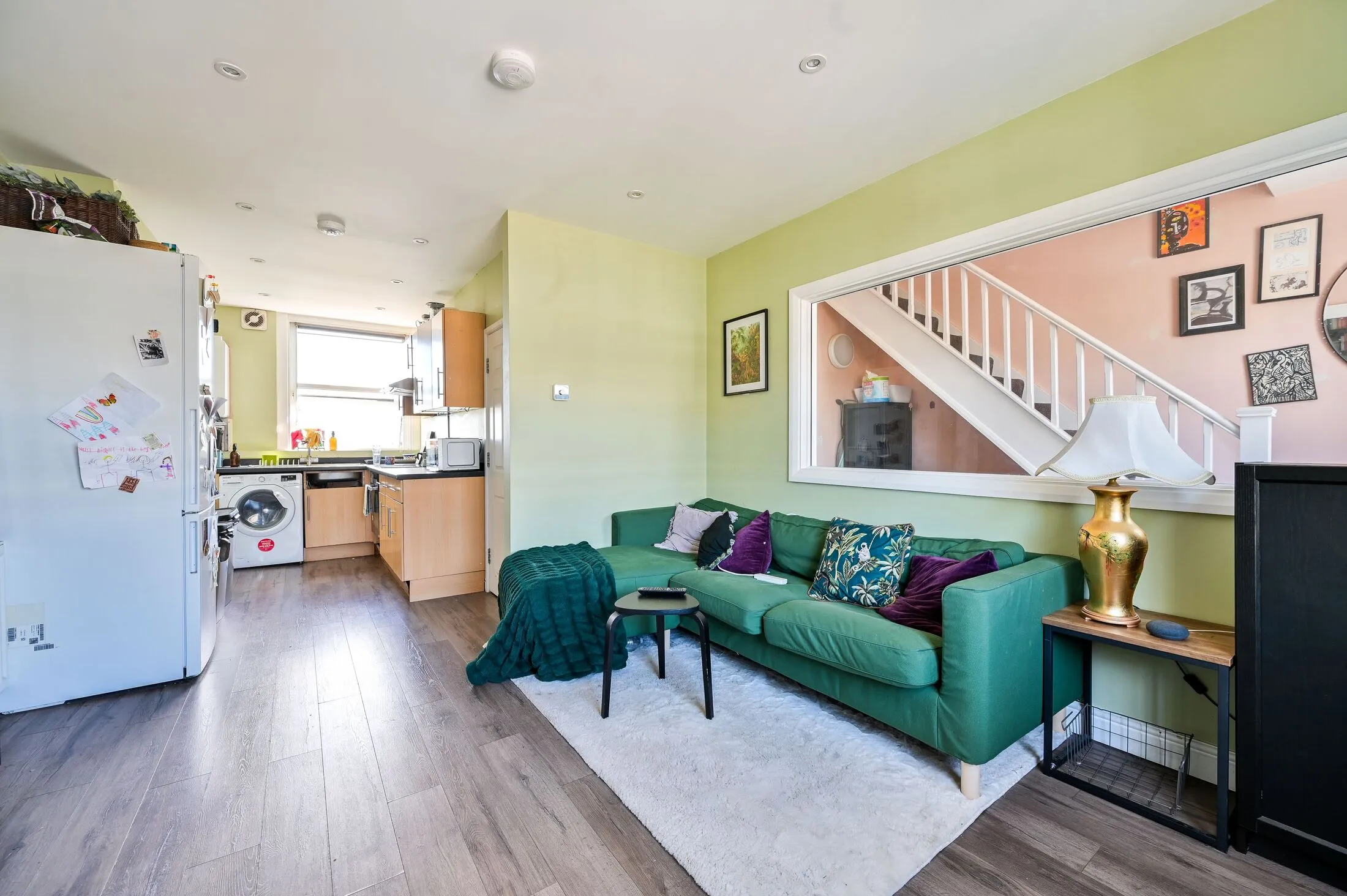 Flat Endwell Road in Greater London