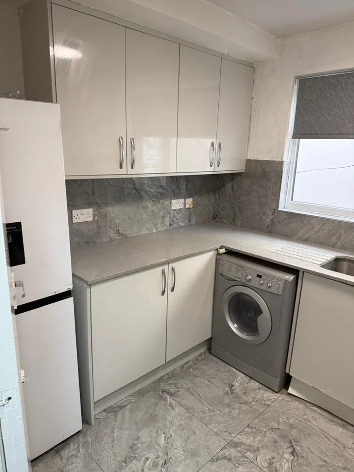 Flat Kingston Road in Greater London