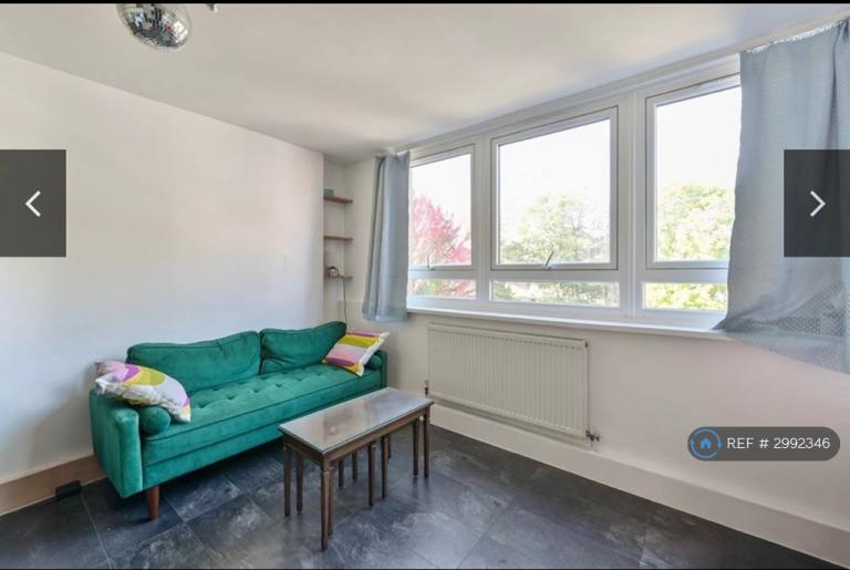 Room Palace Road in Greater London
