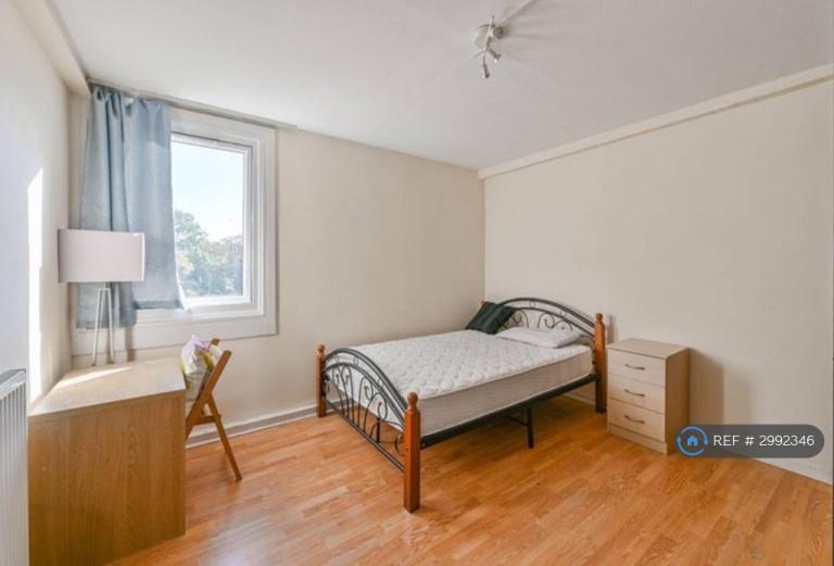Room Palace Road in Greater London