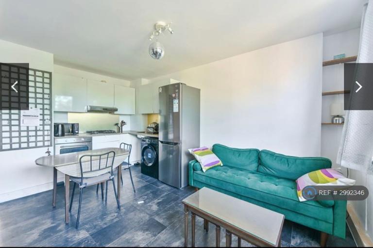 Room Palace Road in Greater London