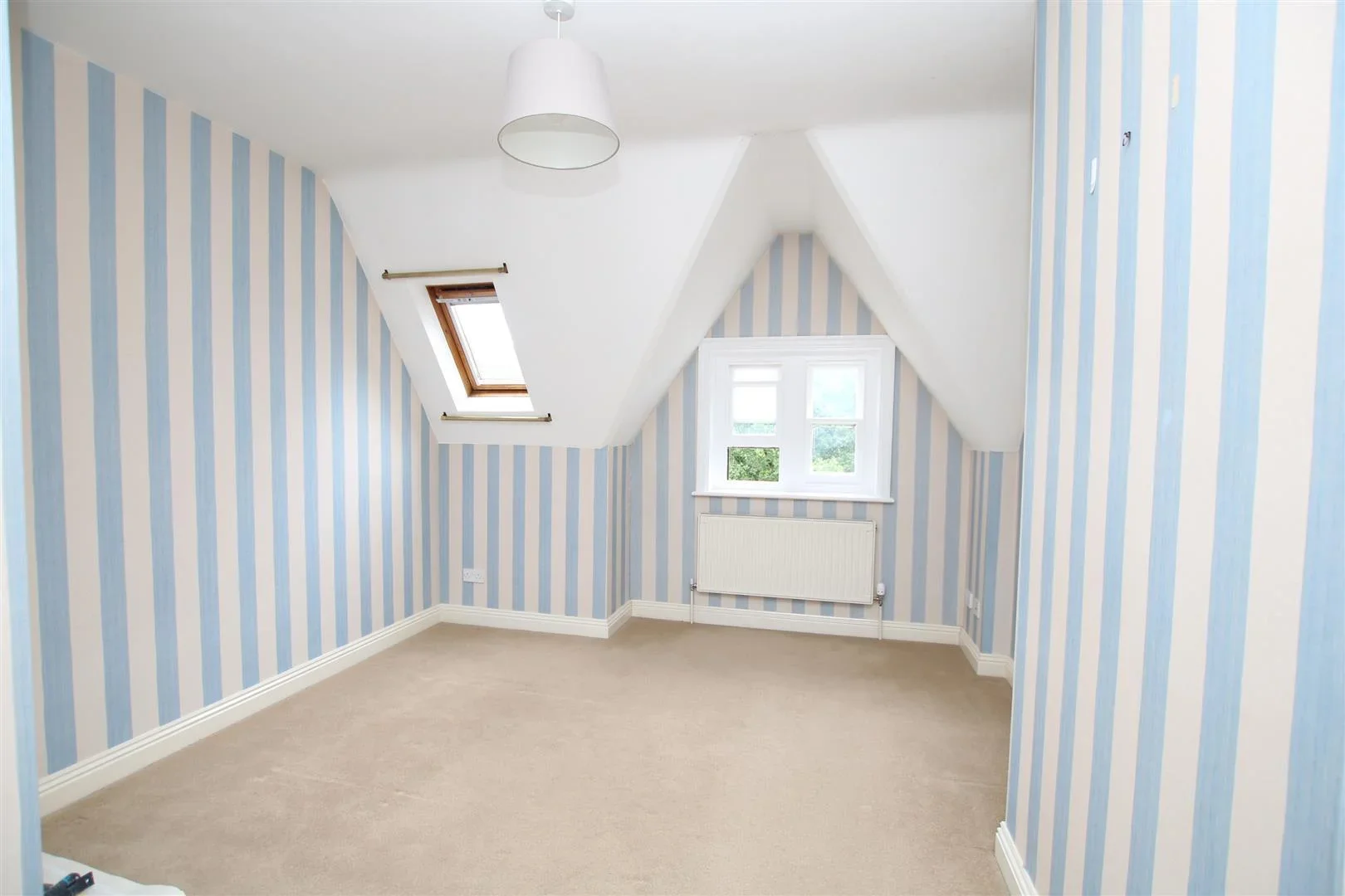 Flat Tanbridge Park in Horsham