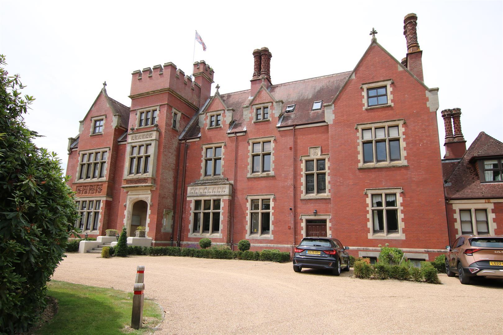 Flat Tanbridge Park in Horsham