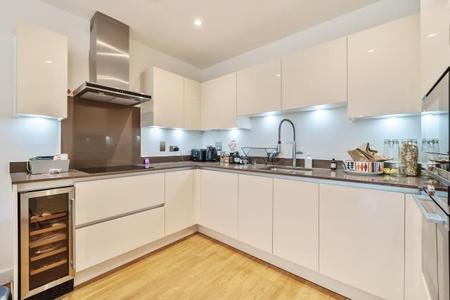 Flat Dyas Road in Borough of Spelthorne