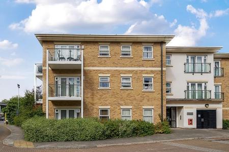 Flat Dyas Road in Borough of Spelthorne
