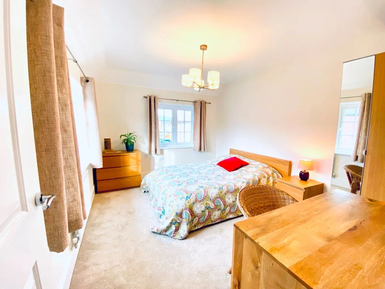 Room Ledwell Road in Caddington