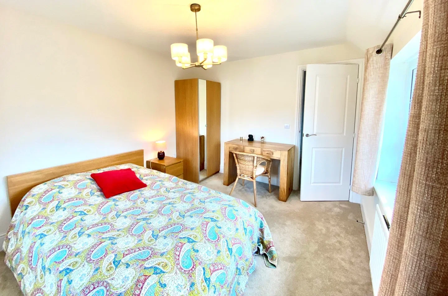 Room Ledwell Road in Caddington