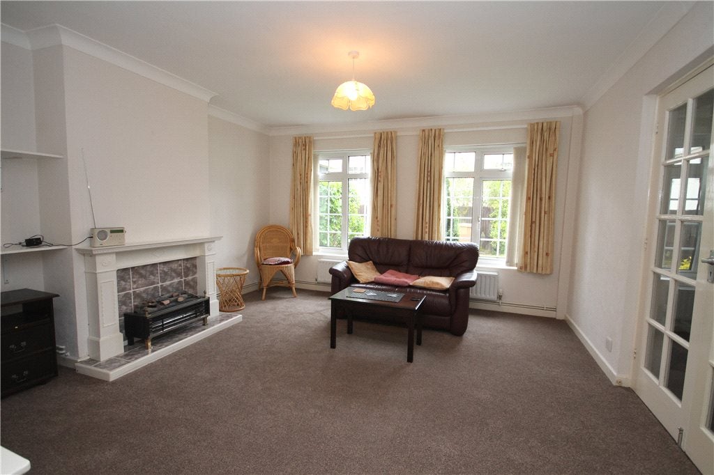 Flat Tattenham Crescent in Reigate and Banstead