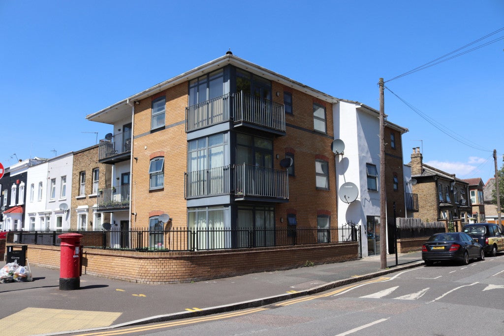 Flat Hatfield Road in Greater London