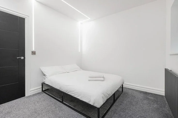 Flat Gresham Road in Greater London