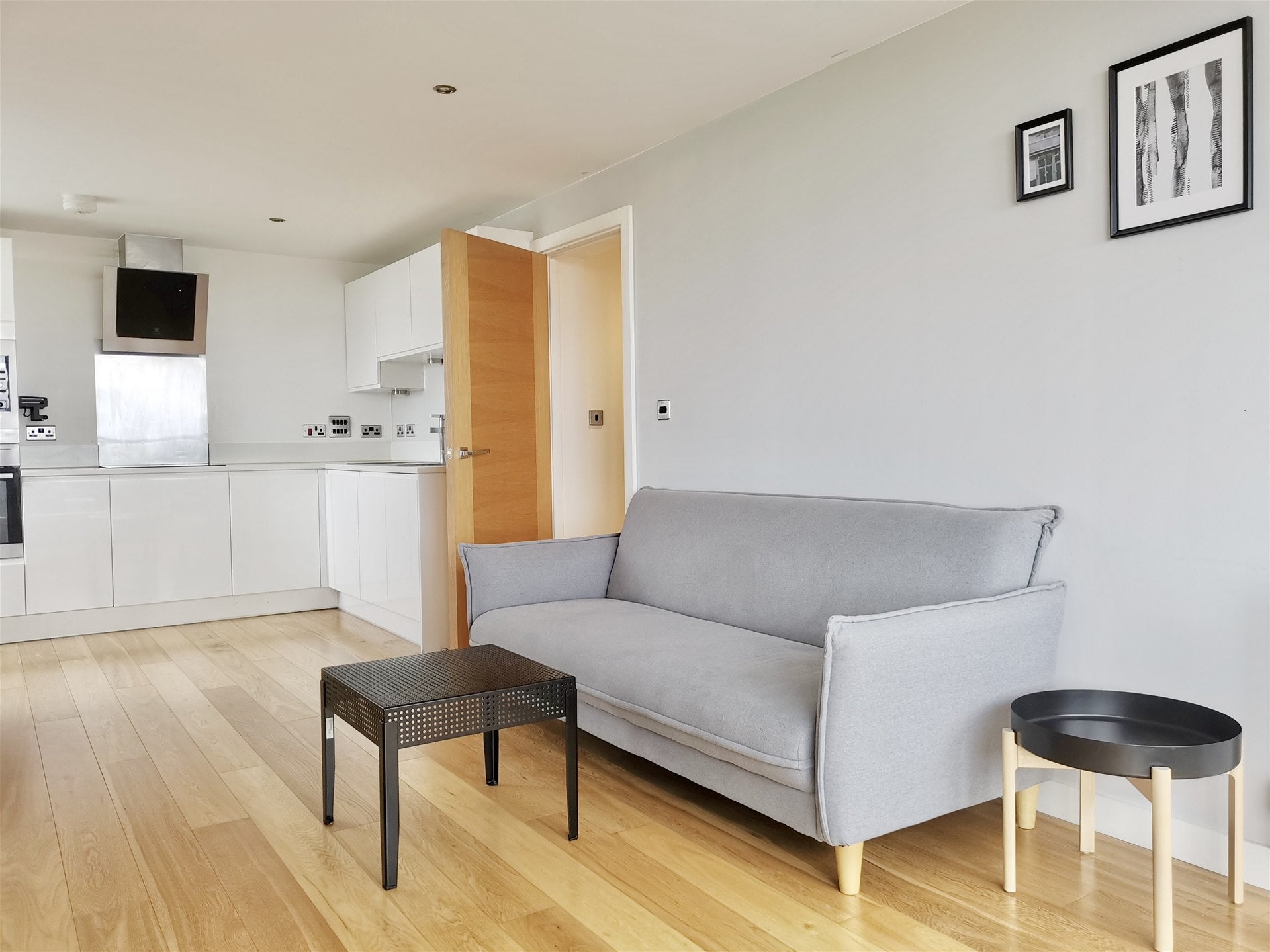 Flat Rainhill Way in Greater London