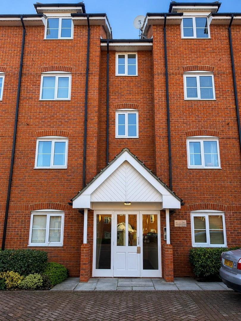 Flat Ottawa Court in Broxbourne