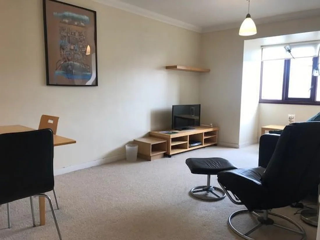 Flat Abernethy Quay in Swansea