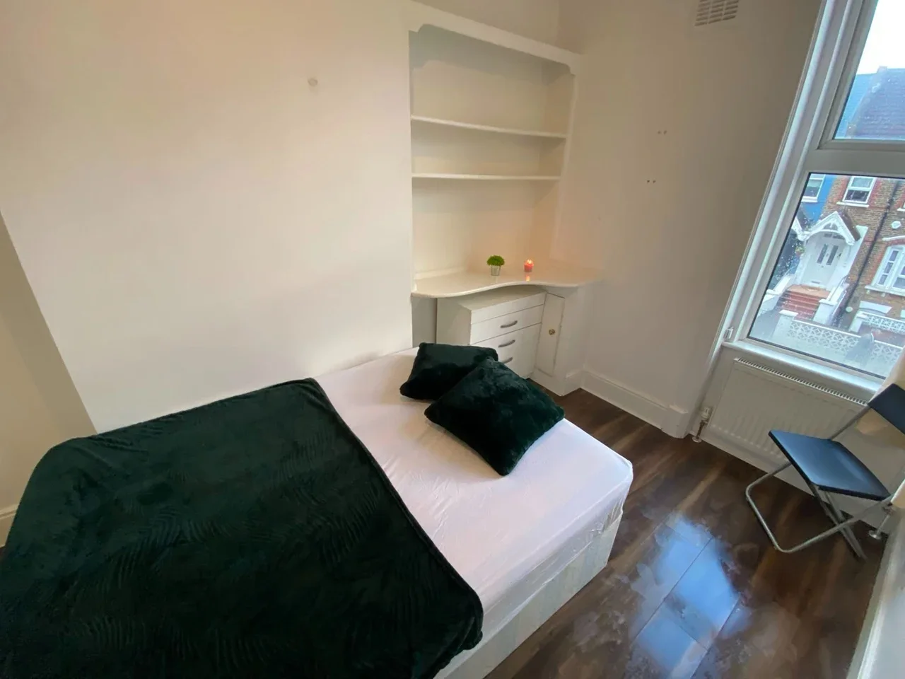 Room Chamberlayne Road in Greater London