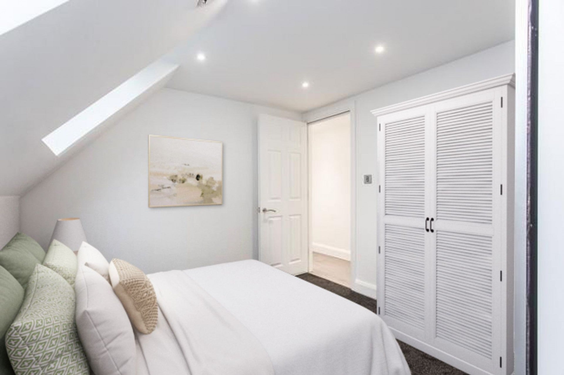 Flat Kings Avenue in Greater London