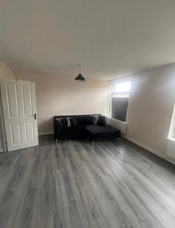Room Oval Way in Greater London