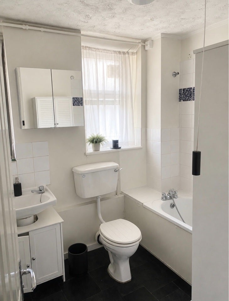 Room Oval Way in Greater London