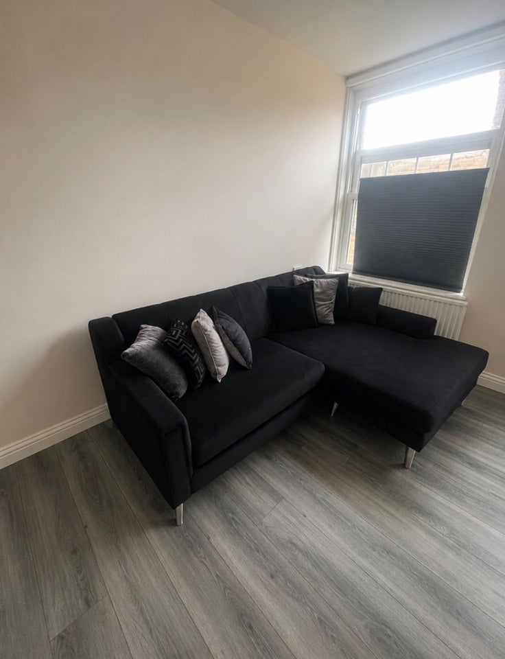 Room Oval Way in Greater London