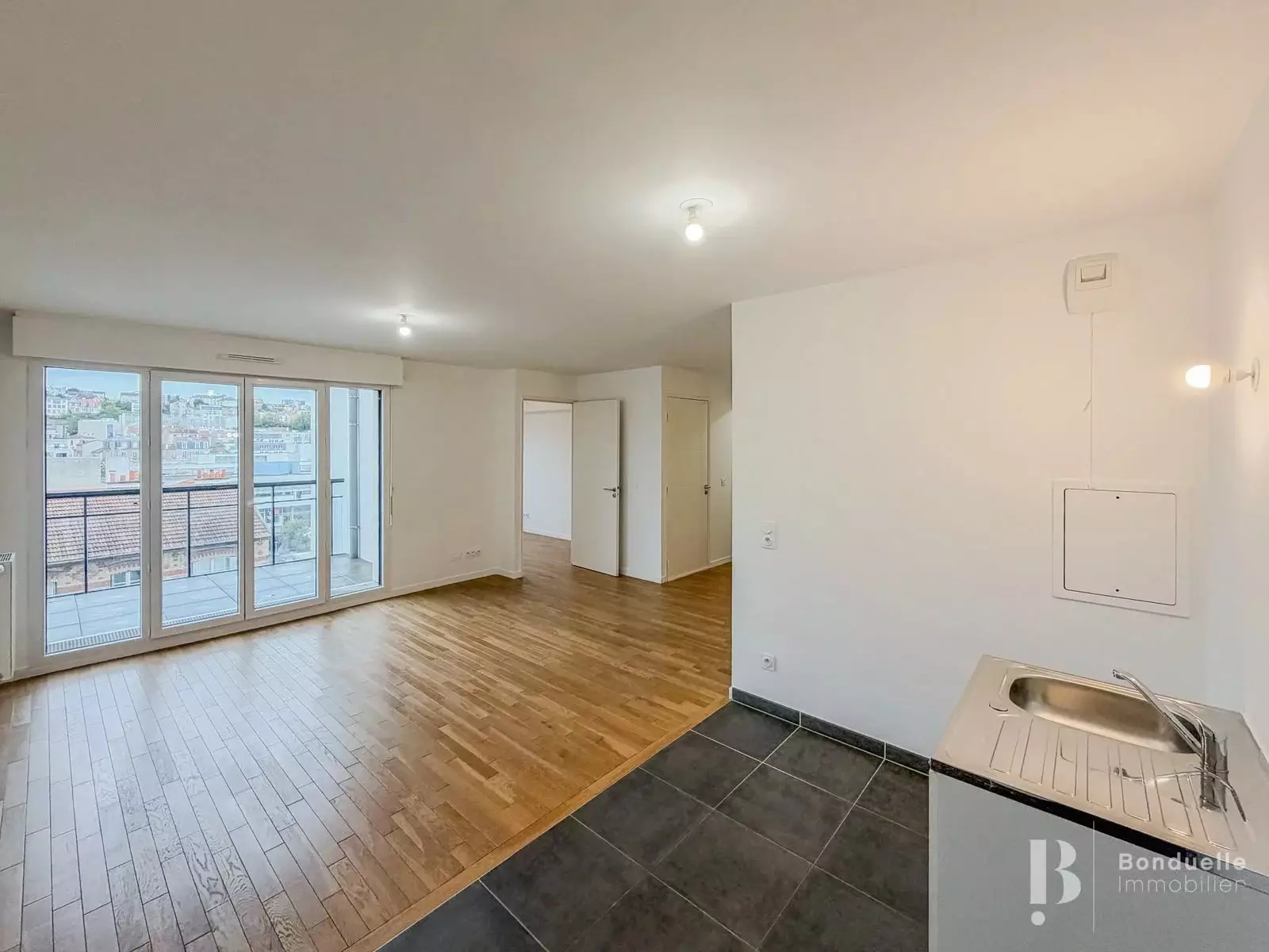 Flat Rue Honoré d'Estienne d'Orves in Suresnes