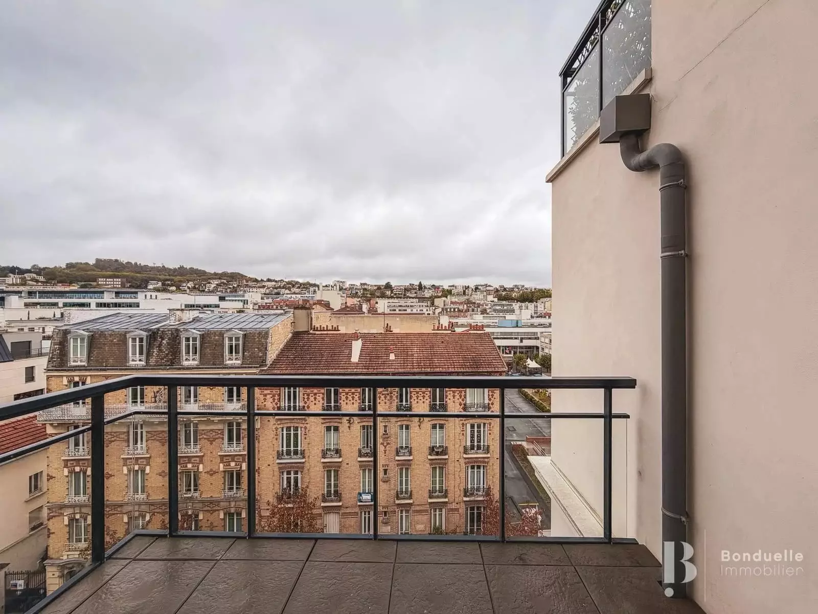 Flat Rue Honoré d'Estienne d'Orves in Suresnes
