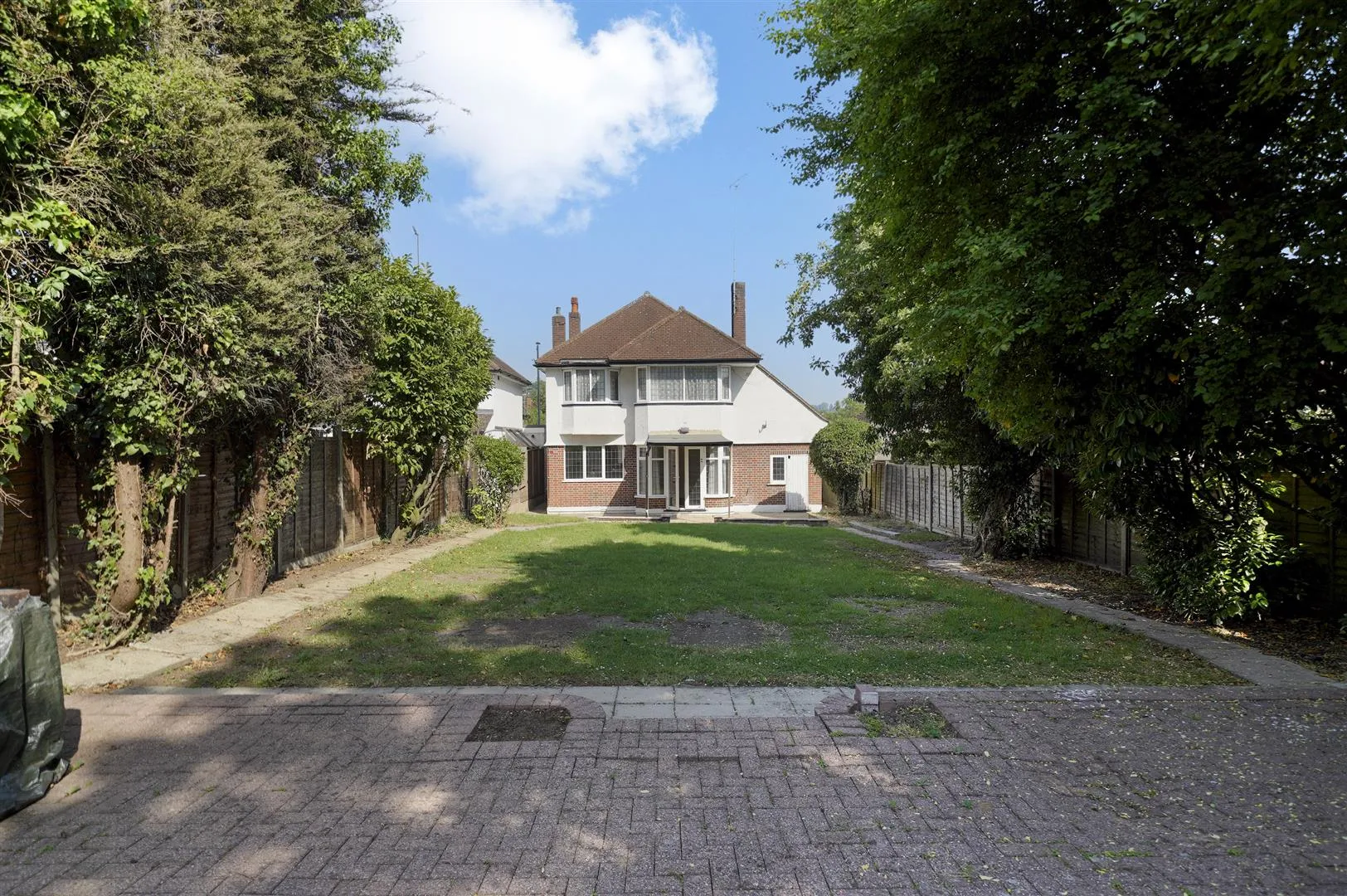 Flat Sudbury Court Drive in Greater London