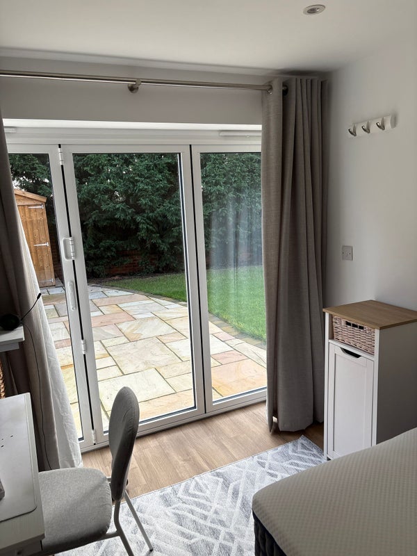 Room Queensmead Close in Hinckley and Bosworth