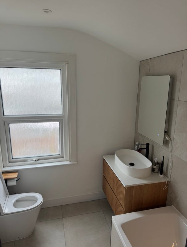 Room Kimberley Road in Greater London