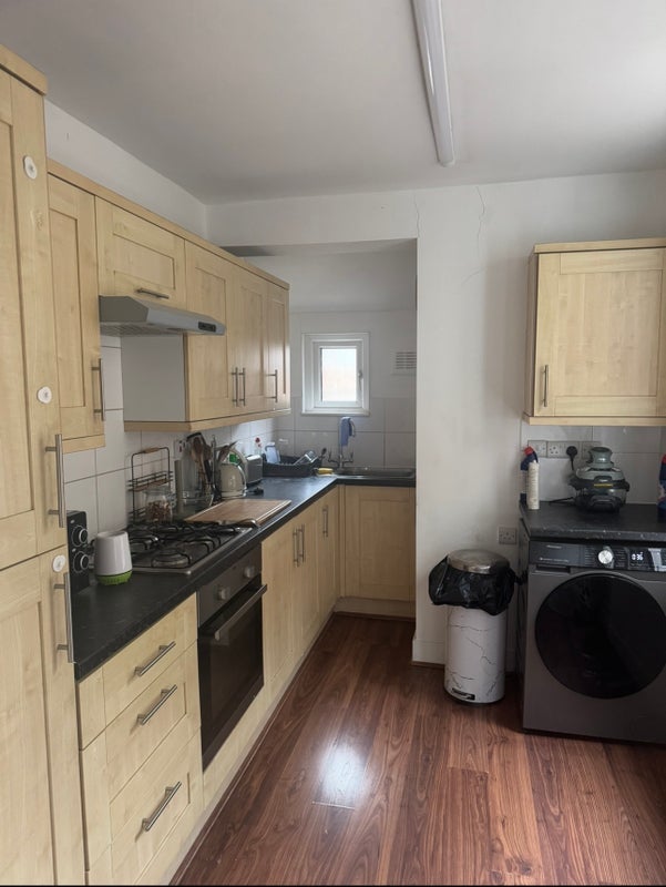 Room Kimberley Road in Greater London