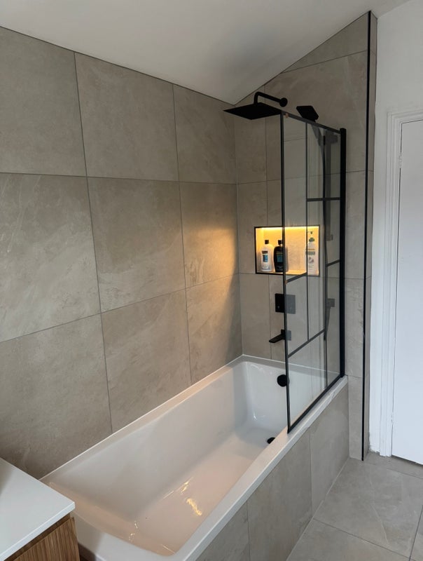 Room Kimberley Road in Greater London