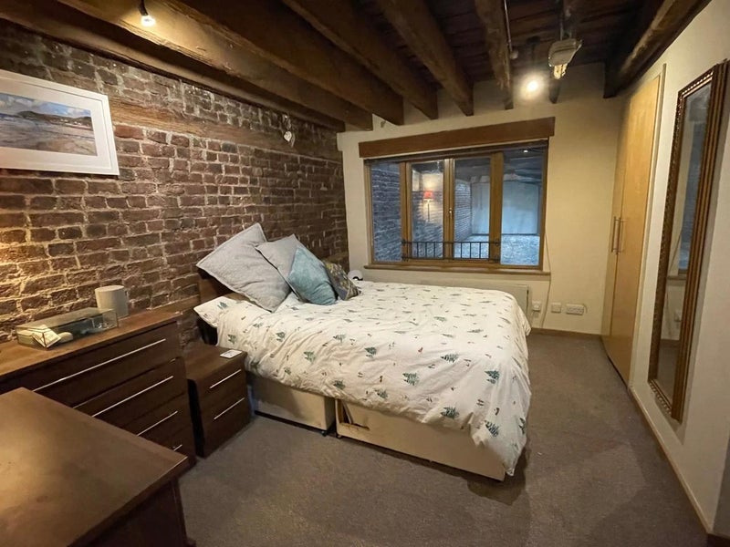 Room Hertsmere Road in Greater London
