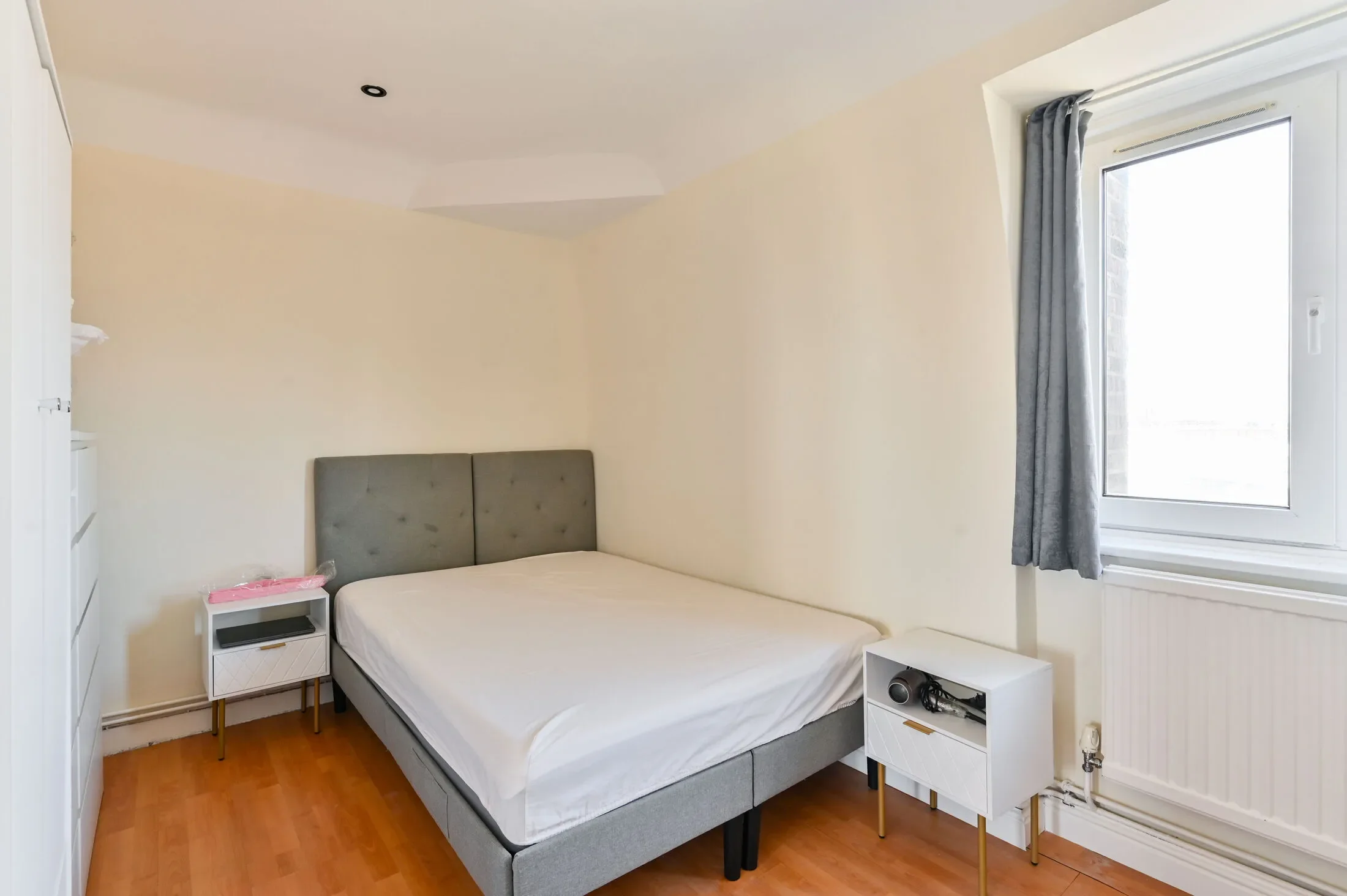 Flat Clyston Street in Greater London