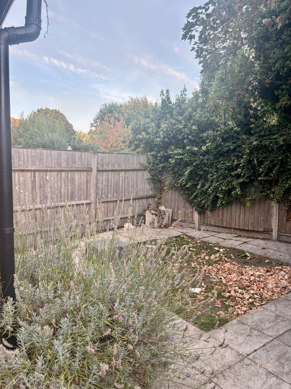 Flat Elmfield Road in Greater London
