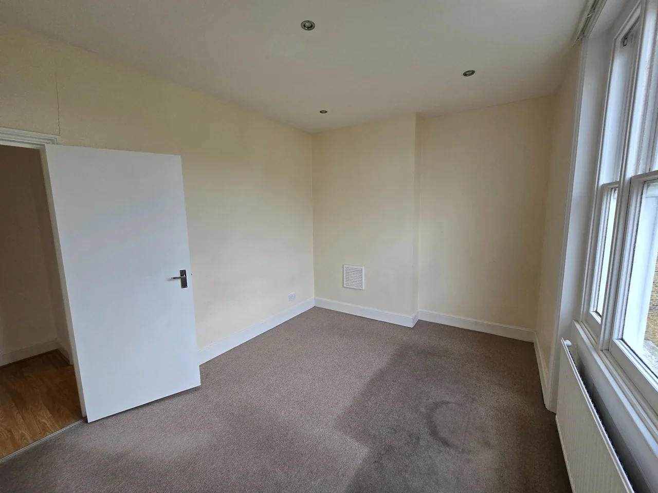 Flat Eltham Road in Greater London