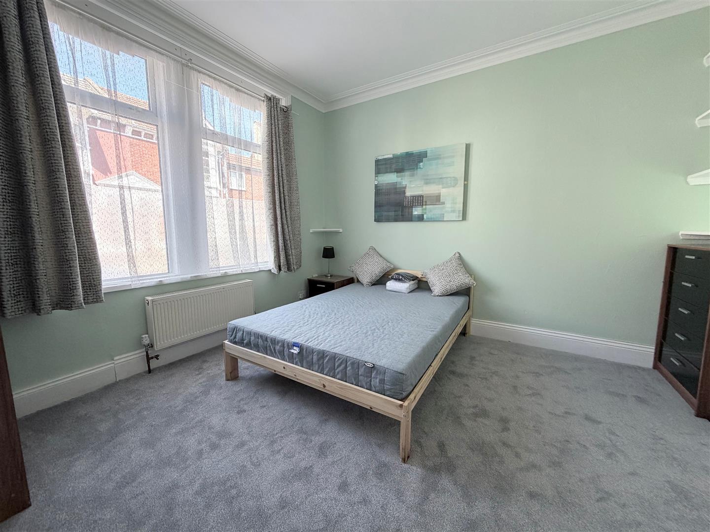 Room Lowcay Road in Portsmouth